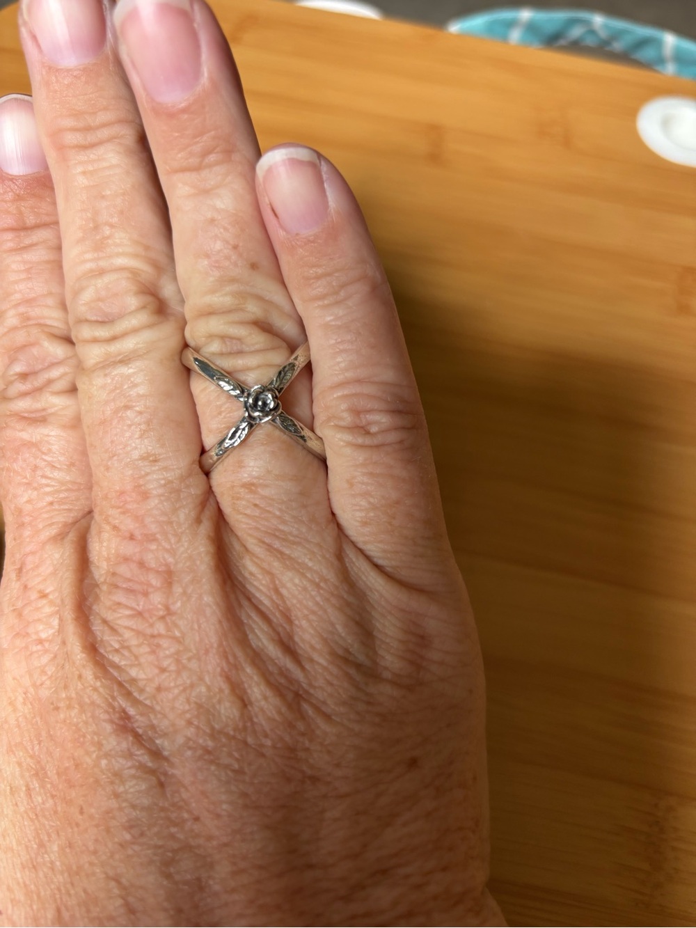 X-Style Floral Accent Ring in Silver NWOT box not included